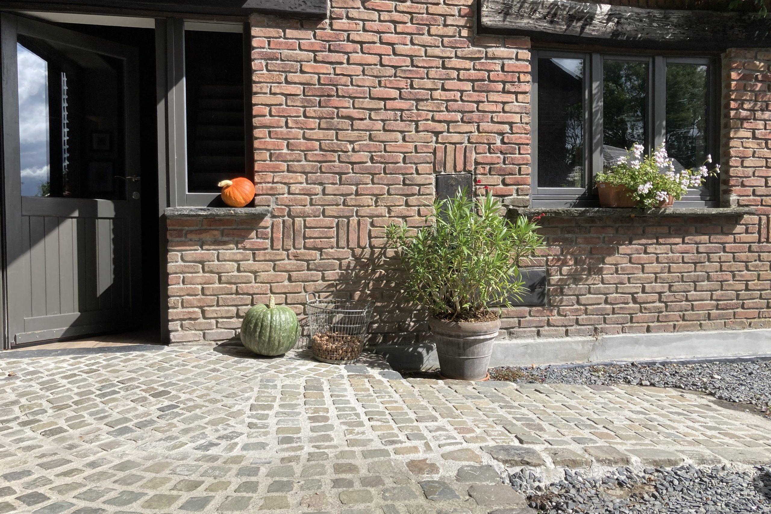 Entrée du gîte avec rampe d'accès